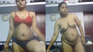 Telugu girl undressing and exposing her big buttocks