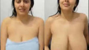 Watch a stunning NRI girl strip down and flaunt her bare body