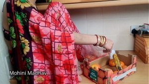 Mohini Madhav gives a hot sari seller a hard cock in Hindi audio