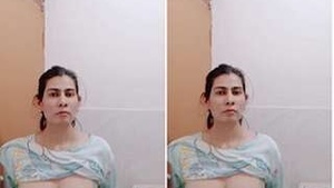Indian girl records nude video for boyfriend