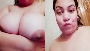 Bangla bhabhi flaunts her big boobs in steamy video