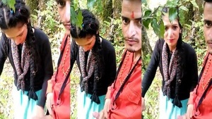 Desi couple enjoys outdoor handjob and sex with MMS