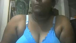 Indian desi babe gives a solo masturbation show in front of the camera