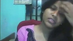 Desi teen reveals her nude body at her girlfriend's request