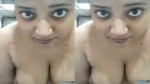 Indian Desi MILF shows her XXX parts and poses seductively for viewers