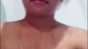 Busty Desi bhabi flaunts her curves in village video