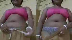 Bhabi with a big belly button gets naughty in this video