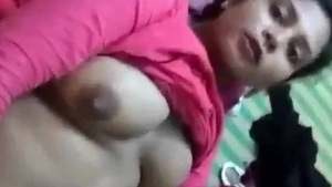 Watch a stunning Bengali bhabi pleasure herself and her lover in this hot video