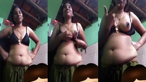 Tamil aunty flaunts her big boobs in a live video call