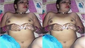 Randy bhabhi takes on a client's anal with passion and pleasure