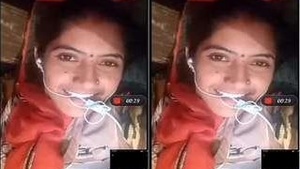 Desi bhabhi flaunts her pussy in video call