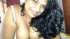 Tamil auntie gives a blowjob and gets a facial