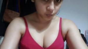 Salini, the cute Indian girl, flaunts her body in a video