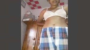Lankan girl reveals her naked body in part 2