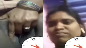 Indian village bhabhi fingers herself in exclusive video