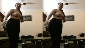 Amateur Indian babe flaunts her big boobs in exclusive video