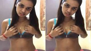 Cute girl records herself in exclusive nude selfies