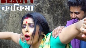Kakima's Bengali beauty shines in hot webseries