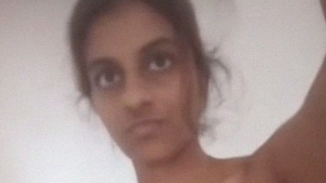 Nude Tamil girl pleasures herself in MMS video