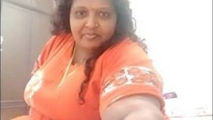 Curvy Indian aunty flaunts her big boobs and juicy pussy