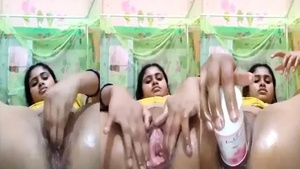 Desi Bhabhi's squirting orgasm on cam porn