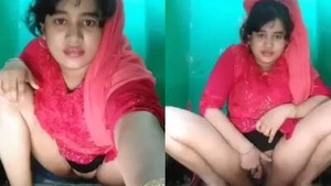 Peeing wife sends naughty MMS to her ex