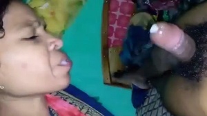 Bhabhi sucks and swallows a big load in a hot video