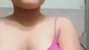 Adorable Indian girl flaunts her boobs in a steamy video