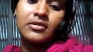 Bangladeshi village girl flaunts her body in a steamy video