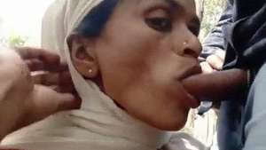 Indian black cock gets sucked in outdoor sex video