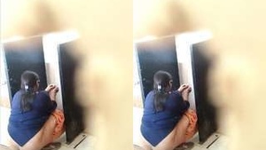 Exclusive amateur video of Desi bhabhi peeing in public
