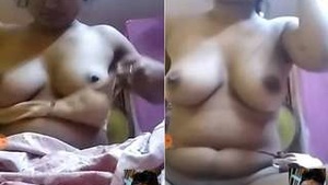 Exclusive video of cute Indian girl showing off her boobs and pussy