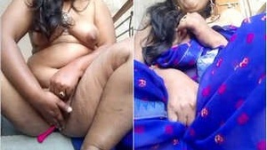 Aunty's nude body on display in village bhabhi mms