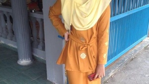 Muslim hijabi girl indulges in steamy solo session