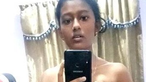 Nude Indian teenager takes solo MMS of herself masturbating