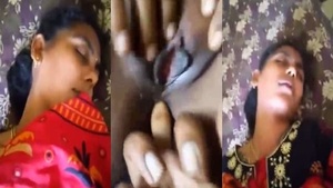 Desi Indian girl fingering her asshole in MMS video