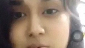 Naked Indian girl takes solo nude video and leaks it online