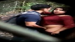 Outdoor sex with a young couple in Mumbai