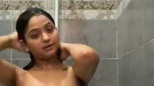Pakistani girl takes nude selfie in the bathroom