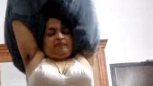 Kerala Aunt Mallu goes nude in solo video