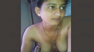 Aroused Tamil girl gives a blowjob in public