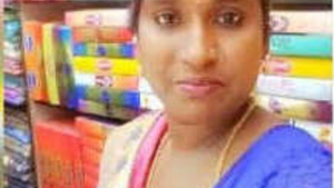 Horny Tamil bhabhi flaunts her body in video call