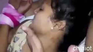 Hot mom pussy gets fucked by shemale in Indian porn video