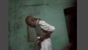 Old man gets lucky with attractive bhabhi in steamy video