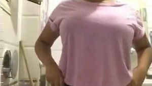 Busty Indian babe flaunts her curves in sizzling video